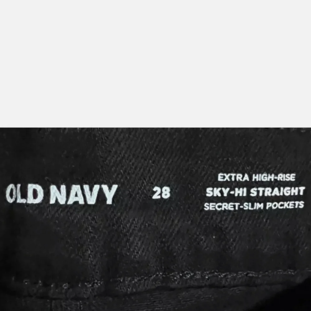 NWT Women's Old Navy Extra High-Rise Sky-Hi Straight Jeans - Picture 3 of 6